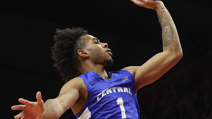 Nov 26, 2022; Piscataway, New Jersey, USA; Central Connecticut State Blue Devils guard Jay Rodgers (1) shoots the ball during the first half against the Rutgers Scarlet Knights at Jersey Mike's Arena. Mandatory Credit: Vincent Carchietta-Imagn Images Nov 26, 2022; Piscataway, New Jersey, USA; Central Connecticut State Blue Devils guard Jay Rodgers (1) shoots the ball during the first half against the Rutgers Scarlet Knights at Jersey Mike's Arena. Mandatory Credit: Vincent Carchietta-Imagn Images