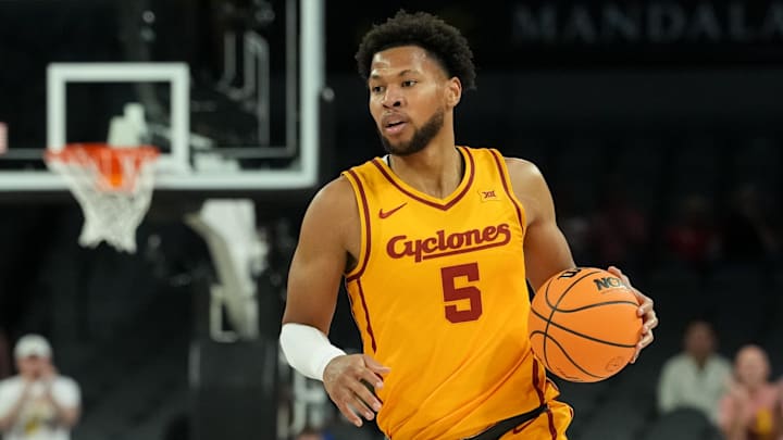 Iowa State Cyclones forward Joshua Jefferson (5) dribbles the ball 