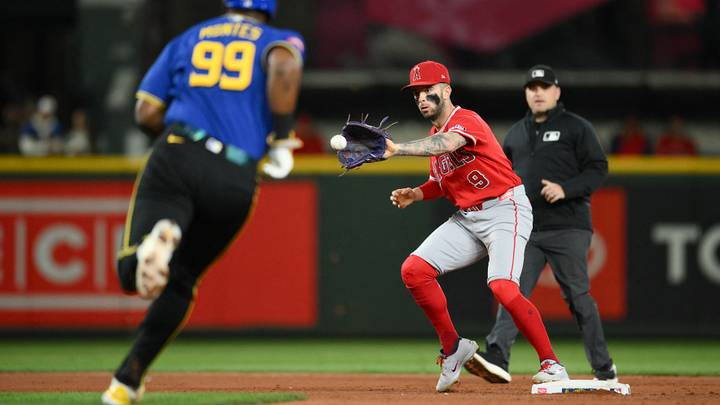 Sep 24, 2026; Seattle, Washington, USA; Los Angeles Angels shortstop Zach Neto (9) receives the ball for a force out and later completes the double play against the Seattle Mariners during the fifth inning at T-Mobile Park. Mandatory Credit: Steven Bisig-Imagn Images Sep 24, 2026; Seattle, Washington, USA; Los Angeles Angels shortstop Zach Neto (9) receives the ball for a force out and later completes the double play against the Seattle Mariners during the fifth inning at T-Mobile Park. Mandatory Credit: Steven Bisig-Imagn Images