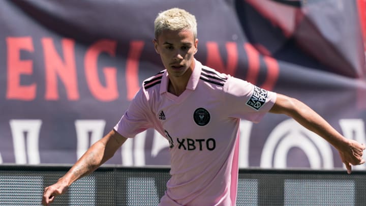 Romeo Beckham dans les pas de son père en rejoignant la Premier League