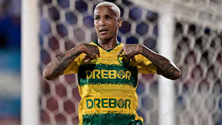 Ex-Palmeiras, Deyverson guardou um no reencontro com o Corinthians