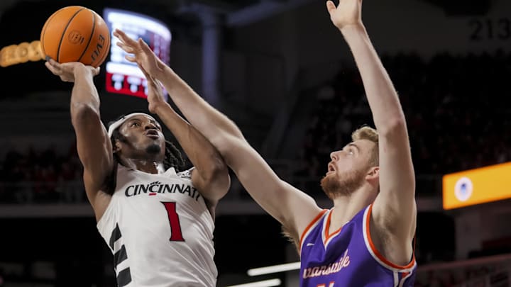 Cincinnati Bearcats outlast Evansville Purple Aces at Fifth Third Arena in 2023