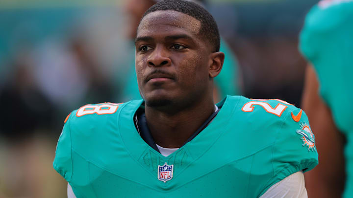 Dec 28, 2025; Miami Gardens, Florida, USA; Miami Dolphins running back De'Von Achane (28) warms up before a game against the Tampa Bay Buccaneers at Hard Rock Stadium. Mandatory Credit: Sam Navarro-Imagn Images