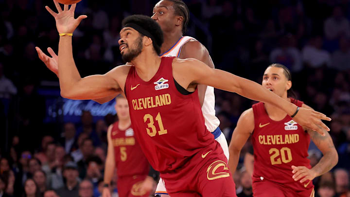 Oct 22, 2025; New York, New York, USA; Cleveland Cavaliers center Jarrett Allen (31) steals the ball from New York Knicks center Ariel Hukporti (55) during the first quarter at Madison Square Garden. Mandatory Credit: Brad Penner-Imagn Images Oct 22, 2025; New York, New York, USA; Cleveland Cavaliers center Jarrett Allen (31) steals the ball from New York Knicks center Ariel Hukporti (55) during the first quarter at Madison Square Garden. Mandatory Credit: Brad Penner-Imagn Images