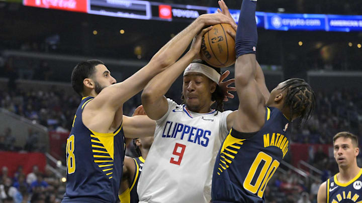Nov 27, 2022; Los Angeles, California, USA; Los Angeles Clippers center Moses Brown (9) is defended by Indiana Pacers center Goga Bitadze (88) and Iguard Bennedict Mathurin (00) in the second half at Crypto.com Arena. Mandatory Credit: Jayne Kamin-Oncea-Imagn Images