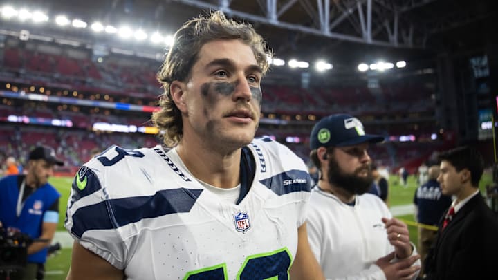 Dec 8, 2024; Glendale, Arizona, USA; Seattle Seahawks wide receiver Jake Bobo (19) against the Arizona Cardinals at State Farm Stadium. Dec 8, 2024; Glendale, Arizona, USA; Seattle Seahawks wide receiver Jake Bobo (19) against the Arizona Cardinals at State Farm Stadium.