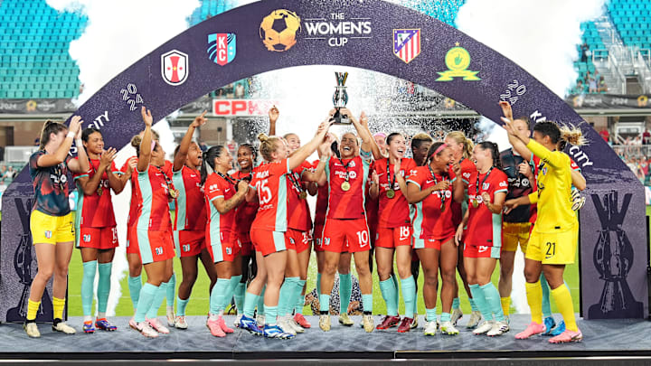 Aug 17, 2024; Kansas City, MO, USA; Kansas City Current midfielder Lo'eau LaBonta (10) raises the trophy with her teammates to celebrate beating Atletico De Madrid to win The Women’s Cup at CPKC Stadium. Mandatory Credit: Jay Biggerstaff-USA TODAY Sports