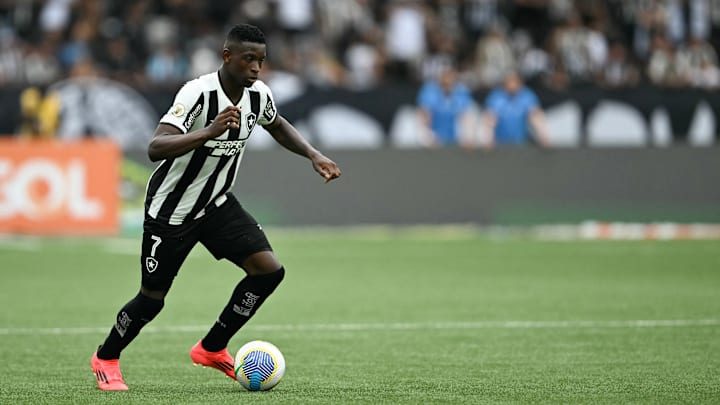 Jogador deve definir em breve o seu futuro Jogador deve definir em breve o seu futuro