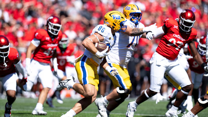 Pittsburgh Panthers tight end Gavin Bartholomew (86) runs the ball in the first quarter of the College Football game between the Cincinnati Bearcats and the Pittsburgh Panthers at Nippert Stadium in Cincinnati on Saturday, Sept. 7, 2024.