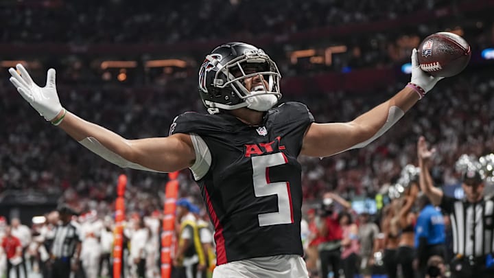Atlanta Falcons wide receiver Drake London (5) reacts after catching a touchdown pass against the Kansas City Chiefs during the first quarter at Mercedes-Benz Stadium. 