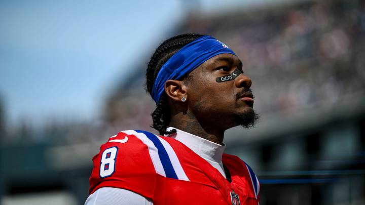 Sep 21, 2025; Foxborough, Massachusetts, USA; New England Patriots wide receiver Stefon Diggs (8) before the game against the Pittsburgh Steelers at Gillette Stadium. Mandatory Credit: Brian Fluharty-Imagn Images Sep 21, 2025; Foxborough, Massachusetts, USA; New England Patriots wide receiver Stefon Diggs (8) before the game against the Pittsburgh Steelers at Gillette Stadium. Mandatory Credit: Brian Fluharty-Imagn Images