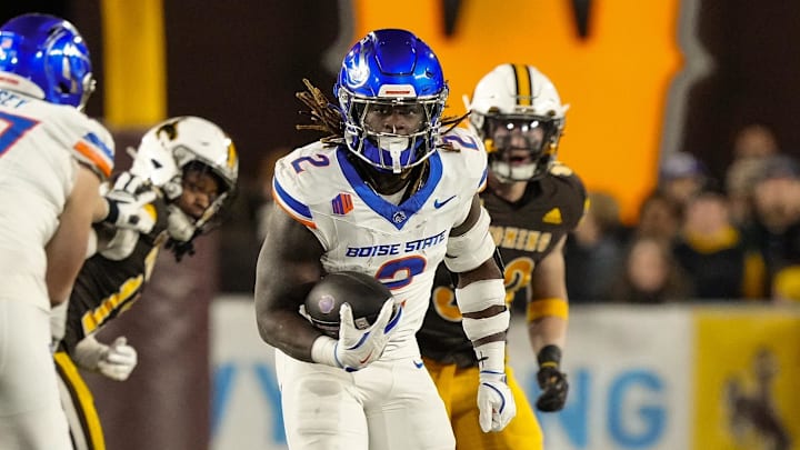 Boise State Broncos running back Ashton Jeanty (2) runs for a touchdown against the Wyoming Cowboys during the first quarter at Jonah Field at War Memorial Stadium. 