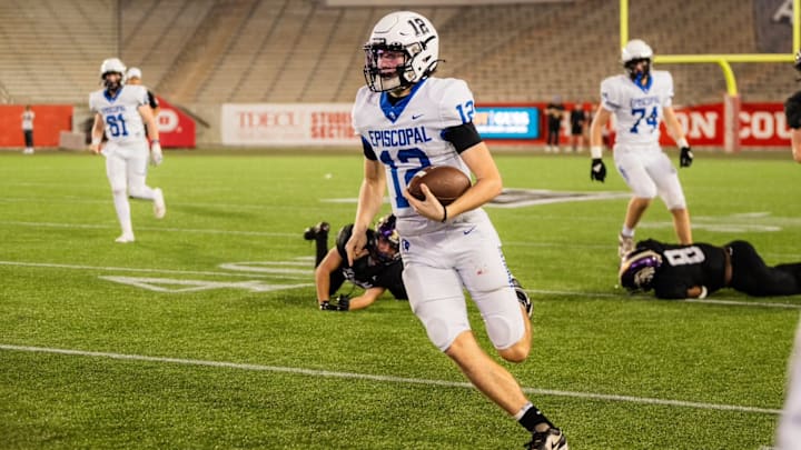 Sophomore quarterback Brody Bartee has transferred from Bellaire Episcopal.