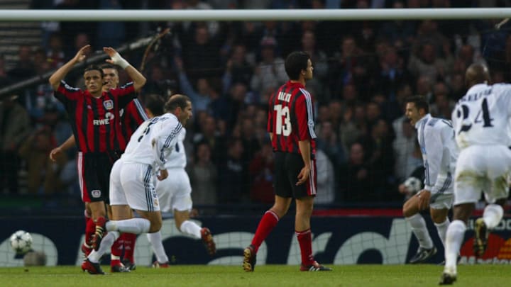 Real Madrid's Zinedine Zidane scores the second go Real Madrid's Zinedine Zidane scores the second go