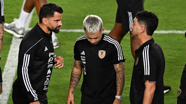 Além da seleção, Tomás Rincón e Soteldo atuaram juntos no Santos Além da seleção, Tomás Rincón e Soteldo atuaram juntos no Santos