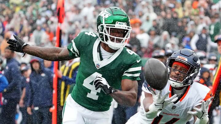 Sep 29, 2024; East Rutherford, New Jersey, USA;  Denver Broncos wide receiver Courtland Sutton (14) can not hang on to a pass as New York Jets cornerback D.J. Reed (4) defends during the first quarter at MetLife Stadium.