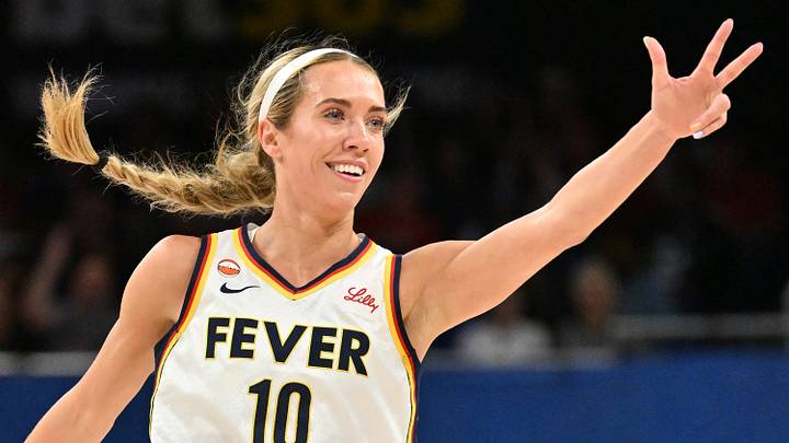 Aug 23, 2026; Chicago, Illinois, USA; Indiana Fever guard Lexie Hull (10) celebrates after hitting a three-point shot against the Chicago Sky during the first half at Wintrust Arena. Mandatory Credit: Patrick Gorski-Imagn Images Aug 23, 2026; Chicago, Illinois, USA; Indiana Fever guard Lexie Hull (10) celebrates after hitting a three-point shot against the Chicago Sky during the first half at Wintrust Arena. Mandatory Credit: Patrick Gorski-Imagn Images