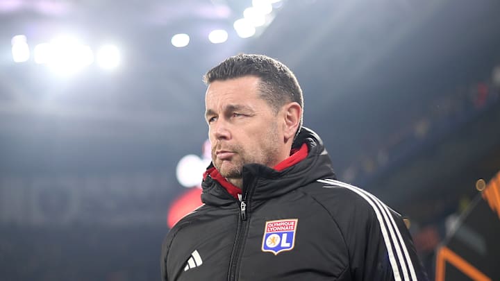 Après son départ de l'OL, Pierre Sage a souvent été associé à des clubs de Ligue 1 mais est toujours libre.