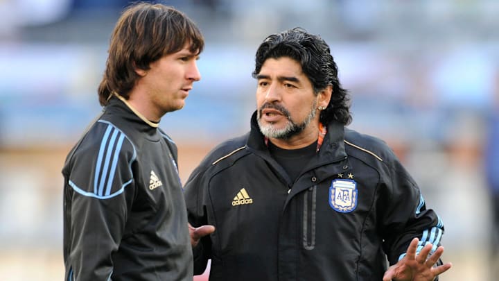 Hay debate en Argentina sobre el mejor de la historia, Messi o Maradona