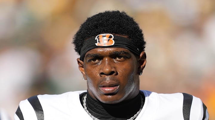 New Indianapolis Colts cornerback Cam Taylor-Britt during warmups