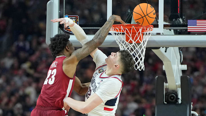  Alabama Crimson Tide forward Nick Pringle (23) misses a dunk against UConn's Donovan Clingan
