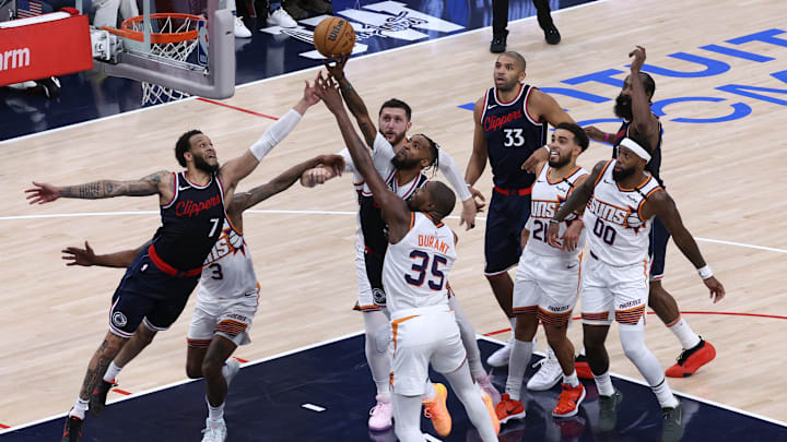 Phoenix Suns v Los Angeles Clippers