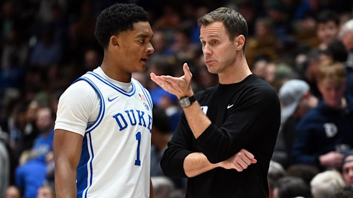 Duke Blue Devils head coach Jon Scheyer (right) talks to guard Caleb Foster (1)