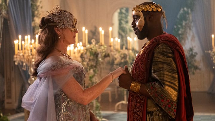 (L to R) Ruth Gemmell as Lady Violet Bridgerton, Daniel Francis as Lord Anderson in episode 401 of Bridgerton