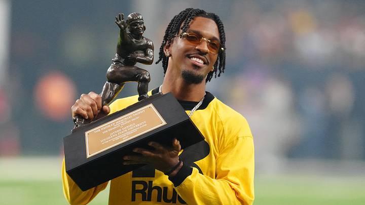 Sep 1, 2024; Paradise, Nevada, USA; Former LSU Tigers quarterback Jayden Daniels poses with the 2023 Heisman Memorial Trophy during a game between the Tigers and the Southern California Trojans at Allegiant Stadium. Sep 1, 2024; Paradise, Nevada, USA; Former LSU Tigers quarterback Jayden Daniels poses with the 2023 Heisman Memorial Trophy during a game between the Tigers and the Southern California Trojans at Allegiant Stadium.