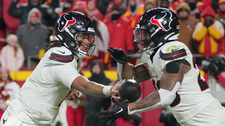 Jan 18, 2025; Kansas City, Missouri, USA; Houston Texans quarterback C.J. Stroud (7) hands off to running back Joe Mixon (28) against the Kansas City Chiefs during the second half of a 2025 AFC divisional round game at GEHA Field at Arrowhead Stadium. Mandatory Credit: Denny Medley-Imagn Images Jan 18, 2025; Kansas City, Missouri, USA; Houston Texans quarterback C.J. Stroud (7) hands off to running back Joe Mixon (28) against the Kansas City Chiefs during the second half of a 2025 AFC divisional round game at GEHA Field at Arrowhead Stadium. Mandatory Credit: Denny Medley-Imagn Images