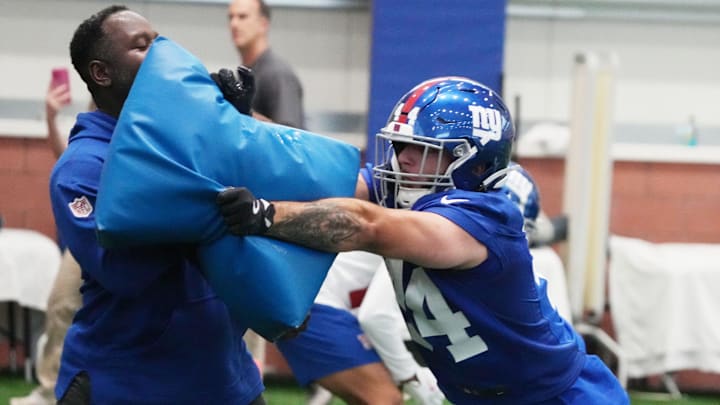 Eat Rutherford, NJ -- May 9, 2025 -- Inside linebacker coach John Egorugwu and Cam Skattebo during practice at Giants Rookie Minicamp.