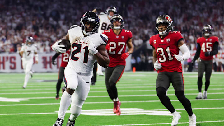 Sep 15, 2025; Houston, Texas, USA; Houston Texans running back Nick Chubb (21) rushes the ball for a touchdown during the fourth quarter against the Tampa Bay Buccaneers at NRG Stadium. Mandatory Credit: Thomas Shea-Imagn Images