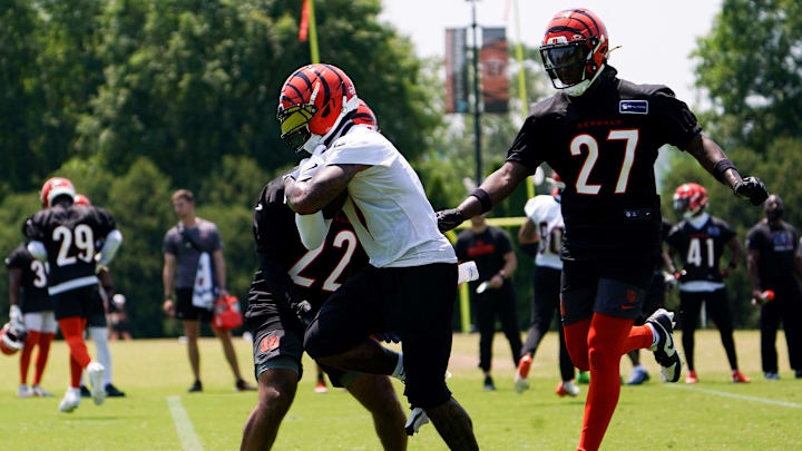 Cincinnati Bengals wide receiver Ja’Marr Chase (1), safeties Geno Stone (22) and Jordan Battle (27) participate in a scrimmage during practice, Wednesday, June 11, 2025, at Kettering Health Practice Fields in Downtown Cincinnati.