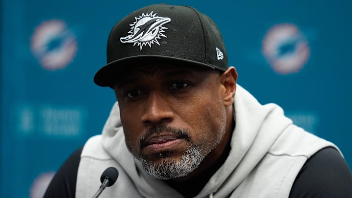 Miami Dolphins DC Anthony Weaver