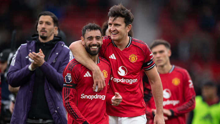 Harry Maguire (hier mit Bruno Fernandes) soll bei ManUtd verlängern Harry Maguire (hier mit Bruno Fernandes) soll bei ManUtd verlängern