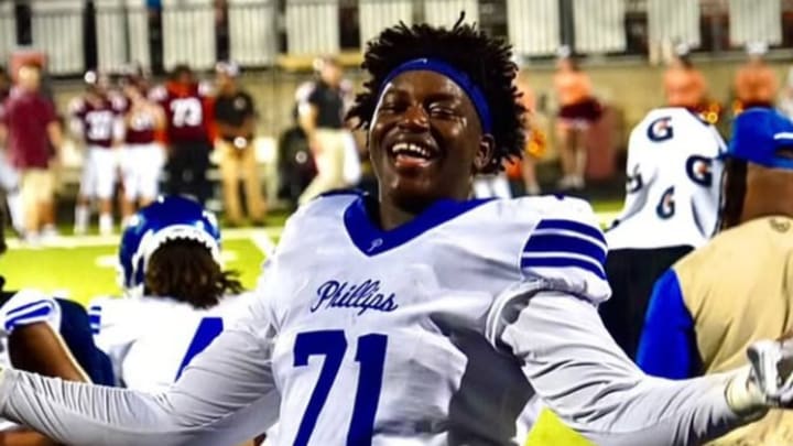 2026 four-star offensive tackle prospect Claude Mpouma.