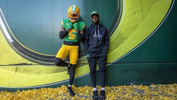 Davon Benjamin picked Oregon over Michigan, North Carolina, Texas and the UW. 