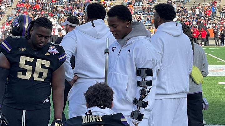 Russell Davis II talks to Zach Durfee, with the Parker twins standing in front of them at the Sun Bowl, all injured UW defensive players.