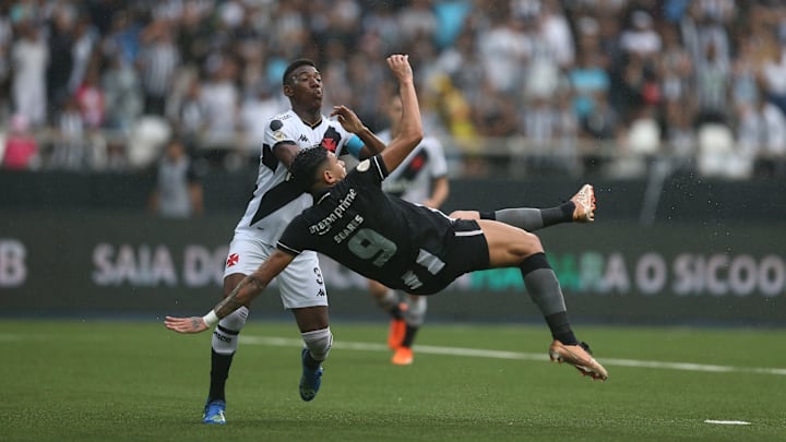 O capitão Léo foi suspenso e é a ausência para o confronto de domingo