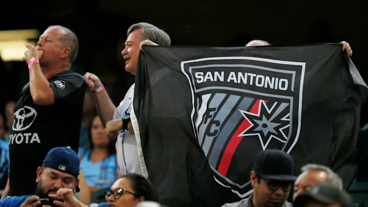 San Antonio fans 