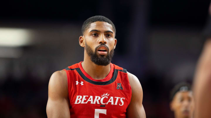 Cincinnati Bearcats guard David DeJulius (5) prepares to make a free-throw during the first half of an NCAA men s college basketball game on Sunday, March 5, 2023, at Fifth Third Arena in Cincinnati, concluding the Bearcats regular season.
Southern Methodist Mustangs At Cincinnati Bearcats Ncaa Basketball March 5 2023 Cincinnati Bearcats guard David DeJulius (5) prepares to make a free-throw during the first half of an NCAA men s college basketball game on Sunday, March 5, 2023, at Fifth Third Arena in Cincinnati, concluding the Bearcats regular season.
Southern Methodist Mustangs At Cincinnati Bearcats Ncaa Basketball March 5 2023