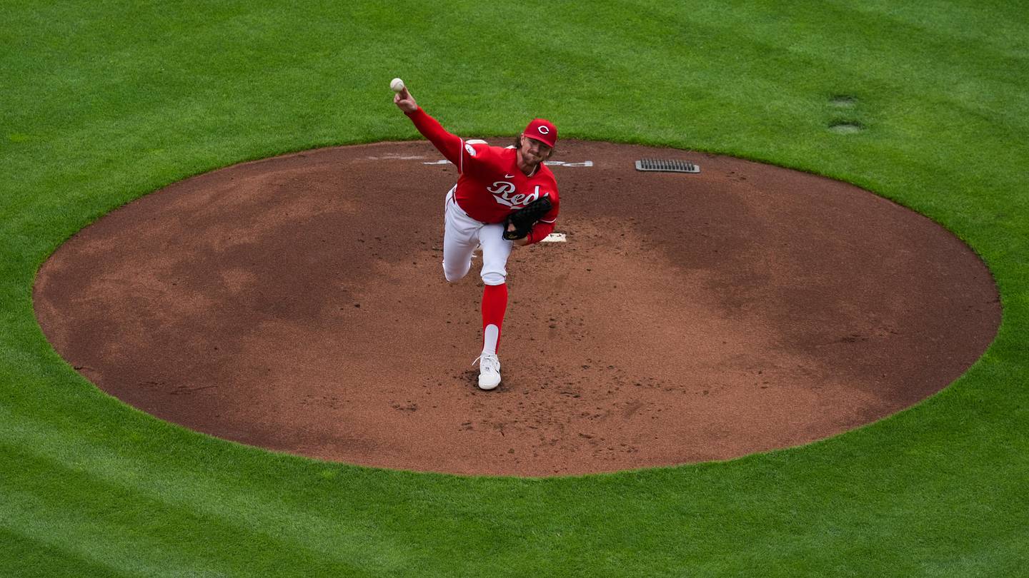 Division Struggles Continue, Reds Drop First Game in Doubleheader vs. Cardinals 8-1
