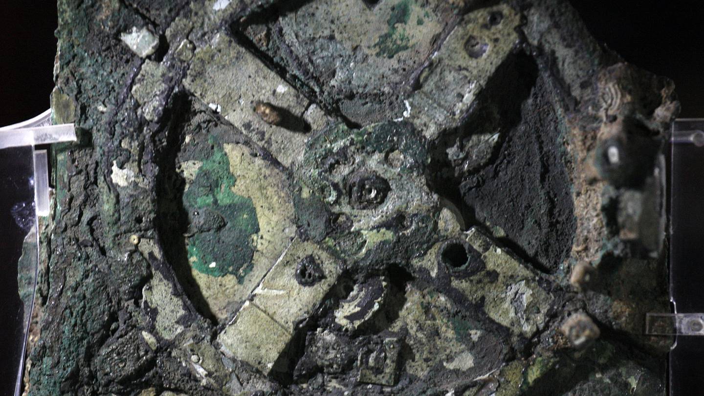 12 Fascinating Things Found in Shipwrecks