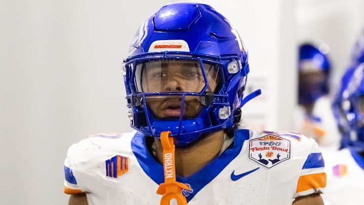 Dec 31, 2024; Glendale, AZ, USA; Boise State Broncos linebacker Andrew Simpson (10) against the Penn State Nittany Lions during the Fiesta Bowl at State Farm Stadium. Mandatory Credit: Mark J. Rebilas-Imagn Images