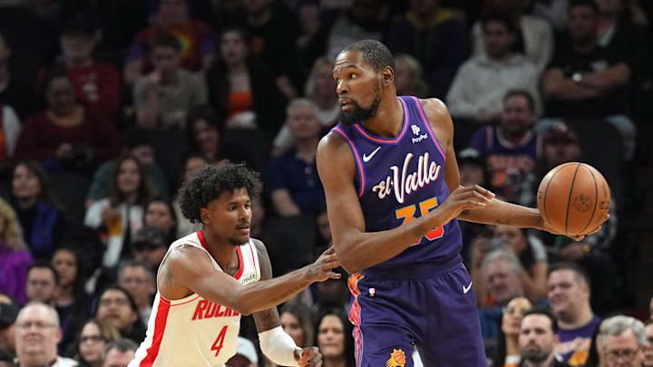 Feb 29, 2024; Phoenix, Arizona, USA; Houston Rockets guard Jalen Green (4) guards Phoenix Suns forward Kevin Durant (35) during the first half at Footprint Center. Mandatory Credit: Joe Camporeale-Imagn Images