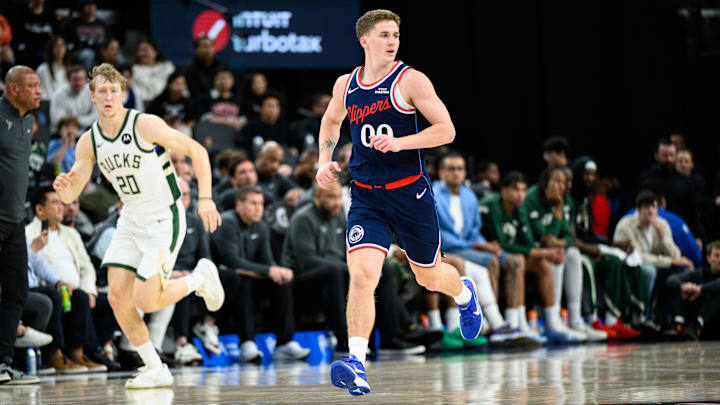 Mar 23, 2026; Inglewood, California, USA; Los Angeles Clippers guard Sean Pedulla (00) runs on the court during the second half against the Milwaukee Bucks at Intuit Dome.