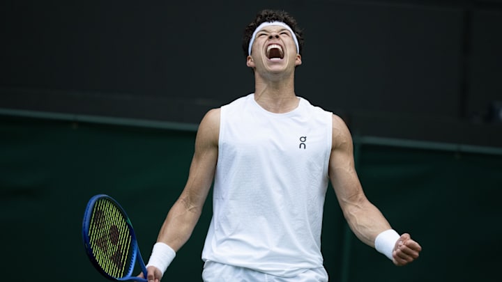 Ben Shelton is favored to advance to the quarterfinals.