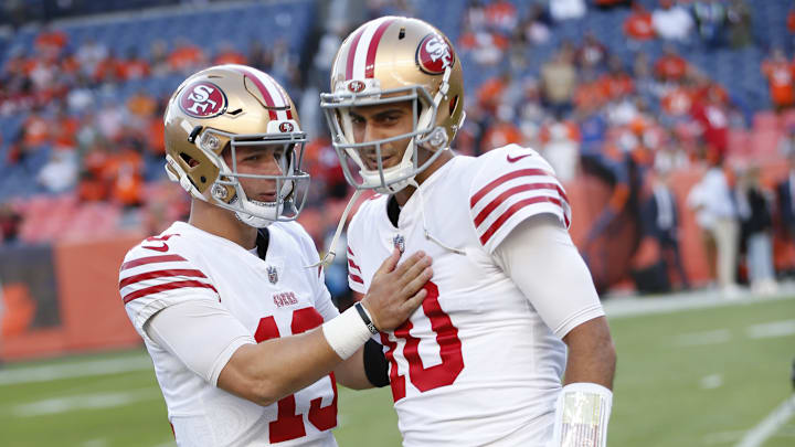 San Francisco 49ers quarterbacks Brock Purdy (L) and Jimmy Garoppolo (R)