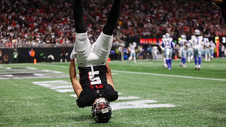 Nov 3, 2024; Atlanta, Georgia, USA; Atlanta Falcons wide receiver Drake London (5) celebrates after a touchdown catch against the Dallas Cowboys in the first quarter at Mercedes-Benz Stadium. Mandatory Credit: Brett Davis-Imagn Images
