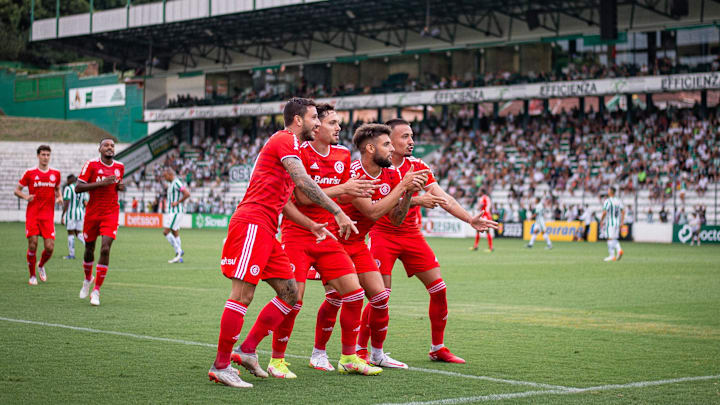 Yuri Alberto e Maurício garantiram o triunfo vermelho em Caxias do Sul